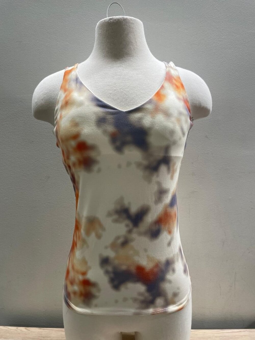 MAX STUDIO PERFORMANCE TANK WITH BUILT IN BRA & CROSS BACK STRAPS